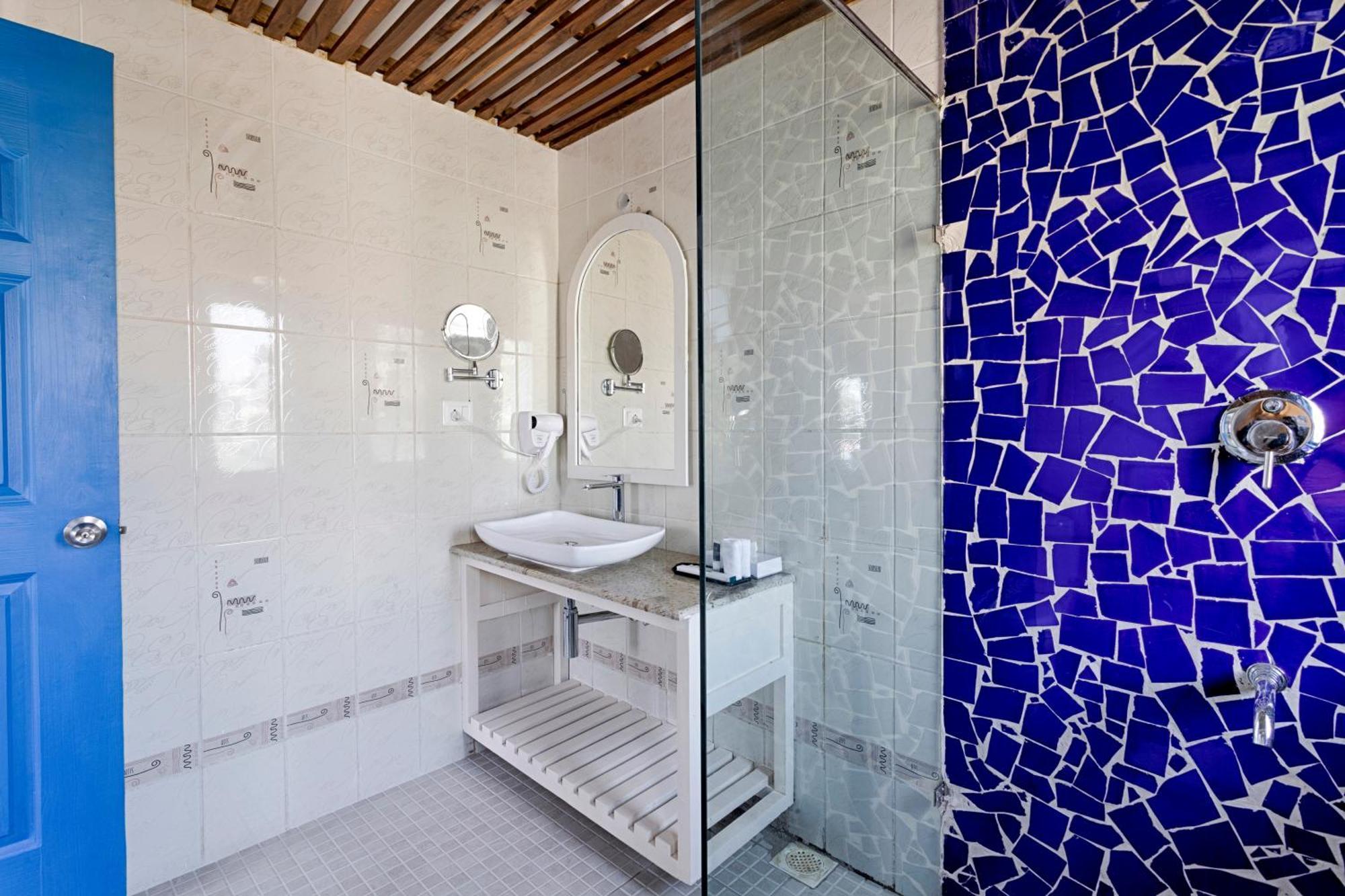 فندق Azalea By Stone Wood Premier فاكا المظهر الخارجي الصورة